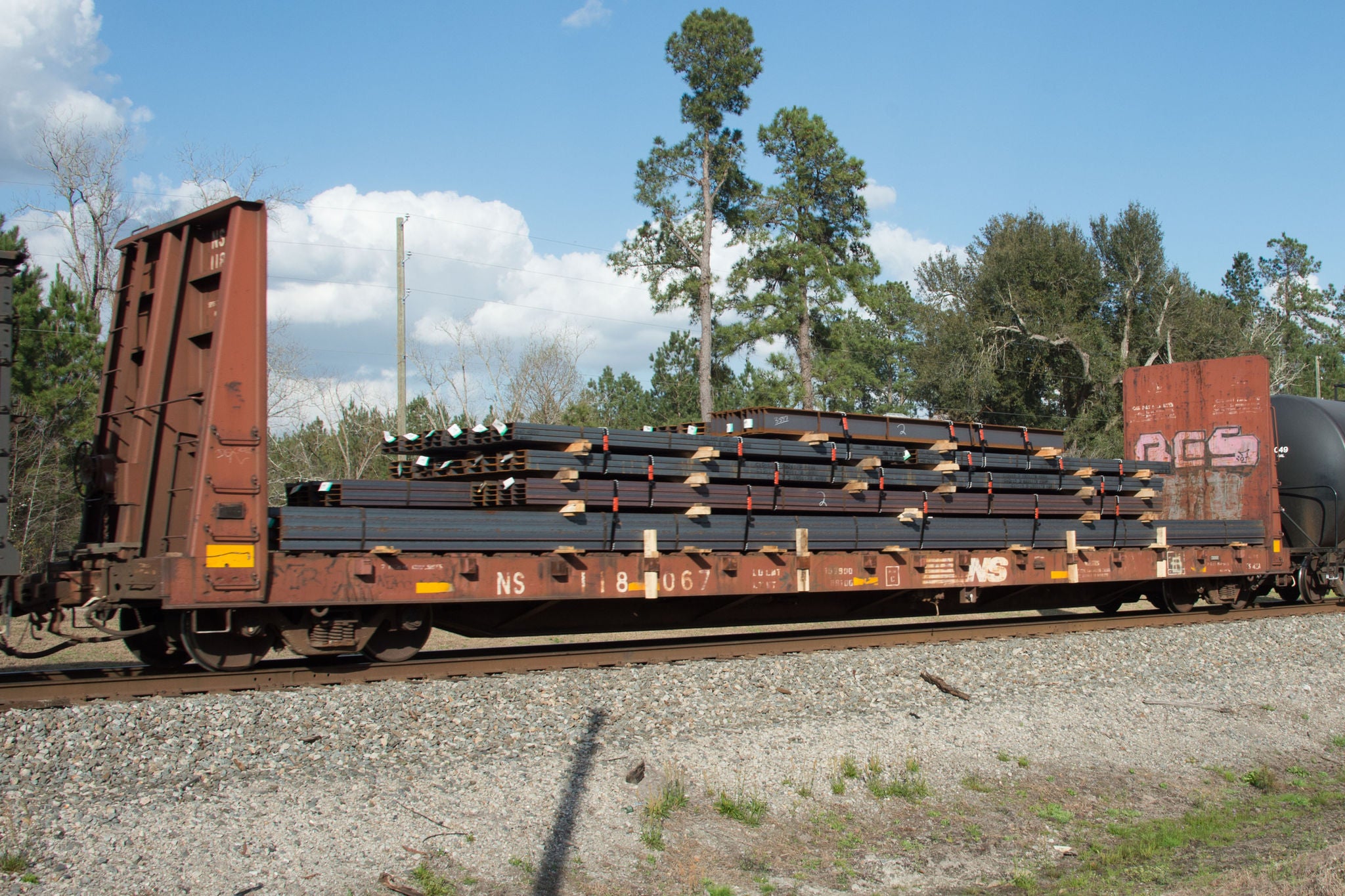 Bulkhead car shipping steel